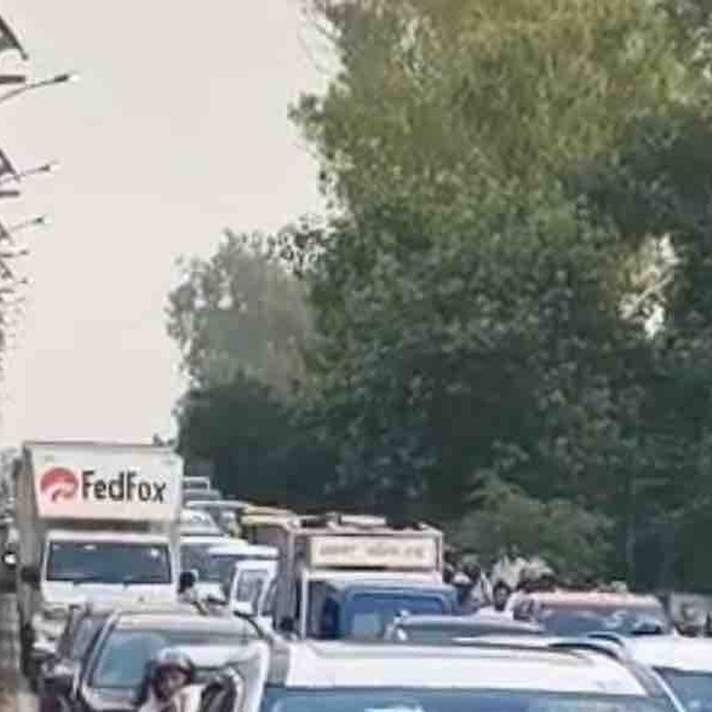 गाजियाबाद में दिनभर जाम से लोग परेशान:राजनगर एक्सटेंशन, जीटी रोड, लालकुआं पर यातायात व्यवस्था बिगड़ी