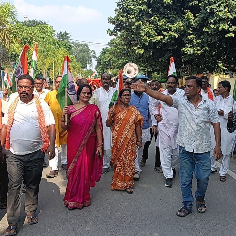 अररिया में भाजपा ने निकाली ‘हर घर तिरंगा’ यात्रा:देशभक्ति और एकता का दिया संदेश,’भारत माता की जय’ और ‘वंदे मातरम्’ का जयघोष