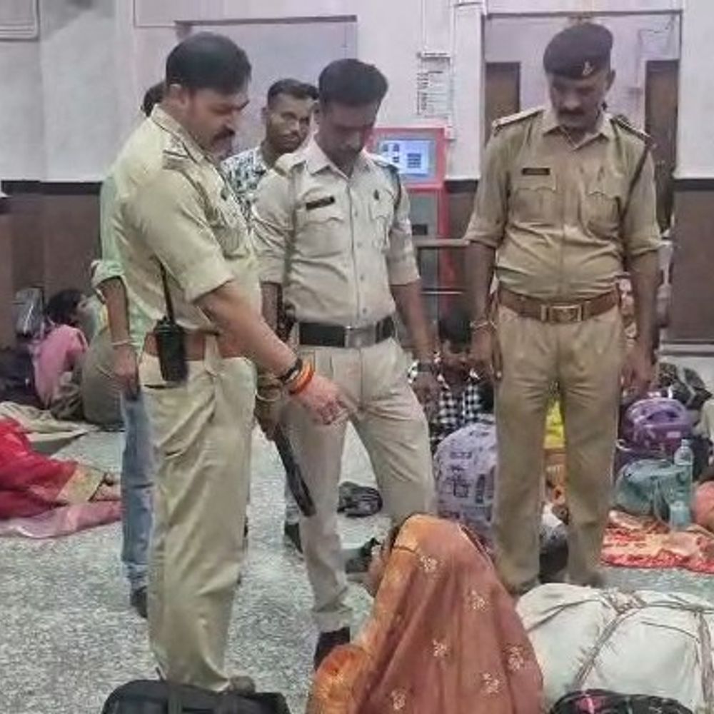 15 अगस्त को लेकर पुलिस व्यवस्था अलर्ट:अधिकारियों ने रेलवे स्टेशन, जिला न्यायालय, कलेक्ट्रेट, बस स्टैंड का किया निरीक्षण