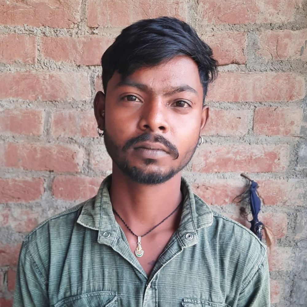 बरेली में सांडों की लड़ाई के बीच फंसी बाइक:टक्कर से युवक की मौत, 14 साल का साथी गंभीर घायल