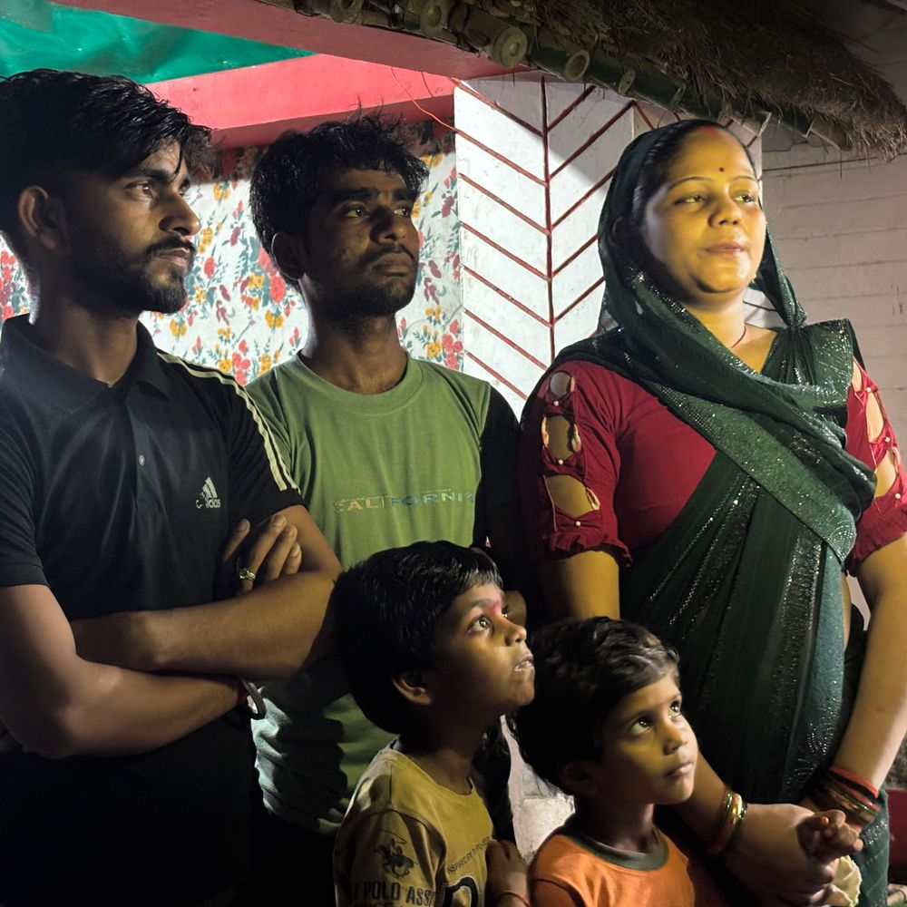 पत्नी के प्रेमी के साथ रहने को पति भी तैयार:सीतापुर में कोतवाली पहुंचा अनोखा मामला; तीनों साथ रहने पर अड़े, पुलिस ने समझाने की कोशिश की