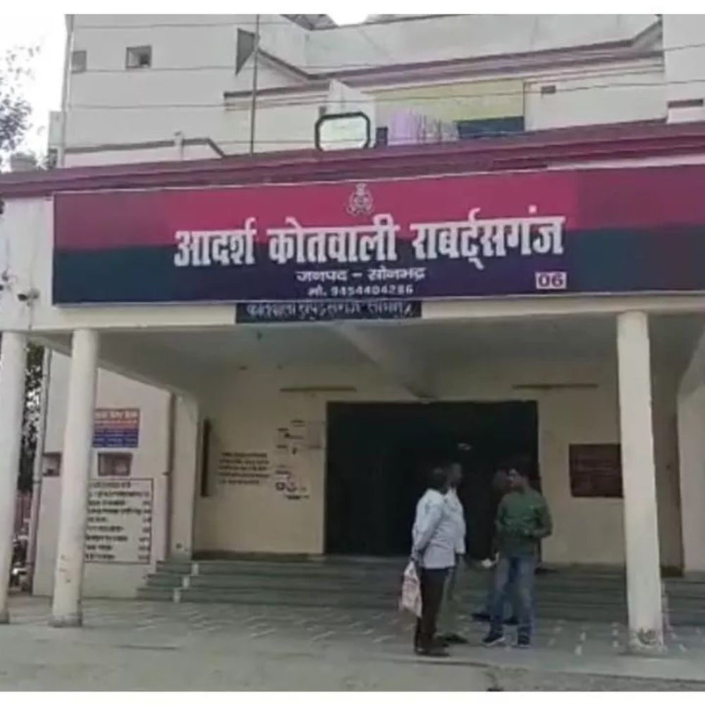 सोनभद्र में भाजपा नेता से मारपीट, मोबाइल तोड़ा:ढाबे पर खाने में कीड़े मिलने की शिकायत पर भड़का मालिक, कमरे में ले जाकर पीटा