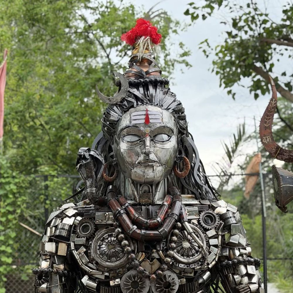 सिवनी के युवाओं ने स्क्रैप से बनाई शिव प्रतिमा:चांदी का तिलक, पांच क्विंटल वजन, तीन महीने में की तैयार, मठ मंदिर में स्थापित