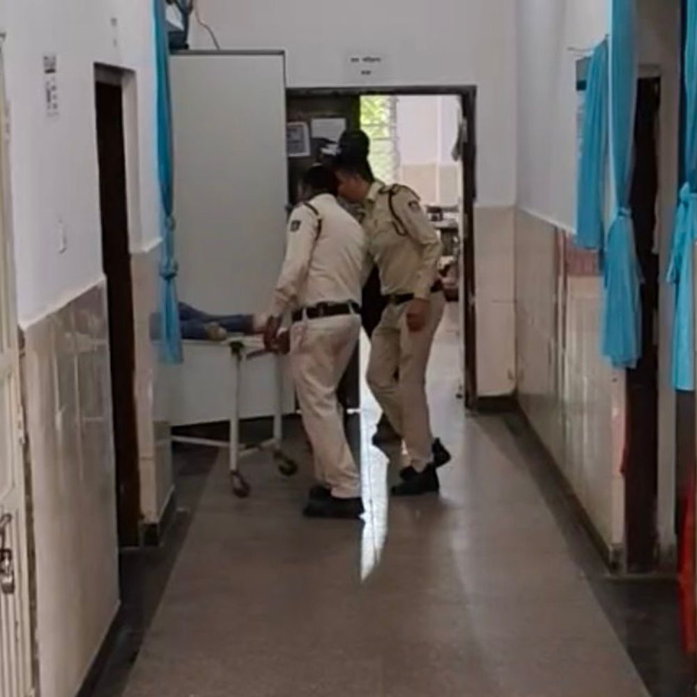 ग्वालियर एसपी ऑफिस में युवक ने खाया जहर:इलाज के लिए अस्पताल ले गई पुलिस; डॉक्टरों ने मृत घोषित किया, जांच शुरू