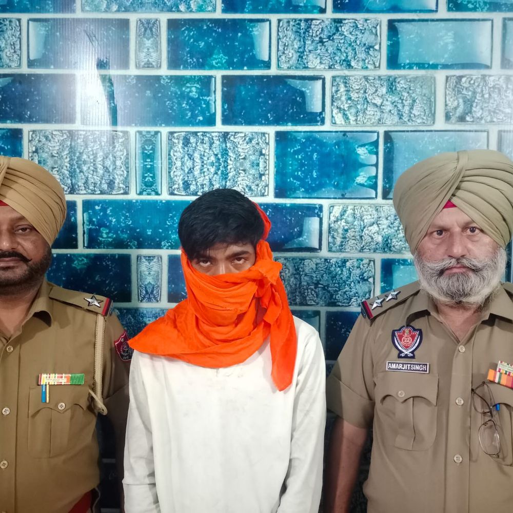 तरनतारन पुलिस ने 12 आरोपियों को पकड़ा:24 ग्राम हेरोइन, 2 पिस्तौल और 37500 मिलीलीटर अवैध शराब बरामद