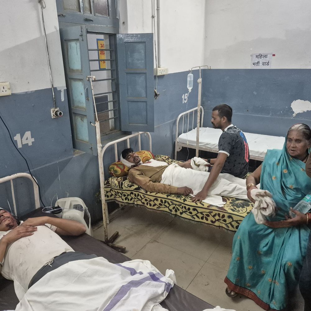 दमोह के हटा में दो पक्षों में खूनी संघर्ष:पड़ोसियों के बीच मामूली विवाद में चली तलवार और लाठियां; चार लोग अस्पताल में भर्ती