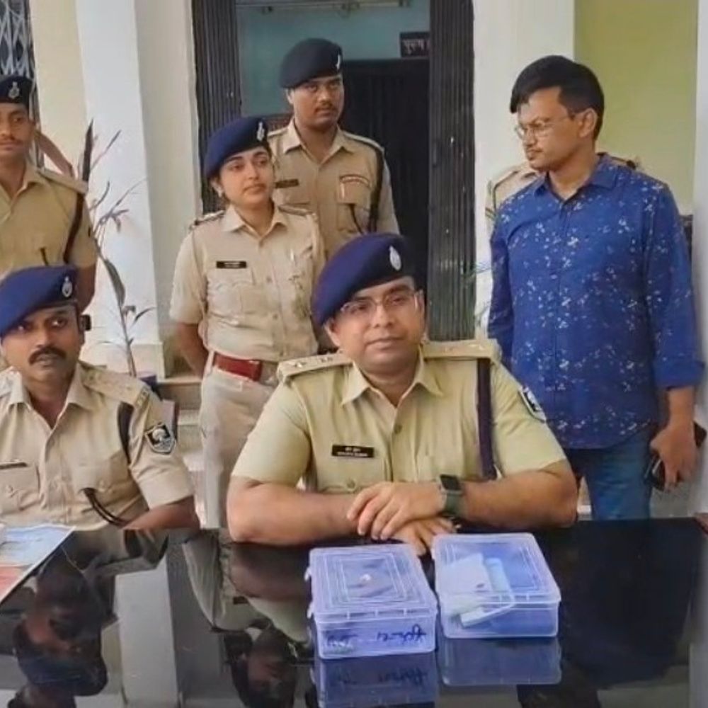 पूर्णिया में मोबाइल छिनतई गैंग के 3 सदस्य अरेस्ट:14 मोबाइल बरामद; बाइक लूट में शामिल 3 नाबालिगों को भी पकड़ा, पिस्टल, जिंदा कारतूस भी बरामद