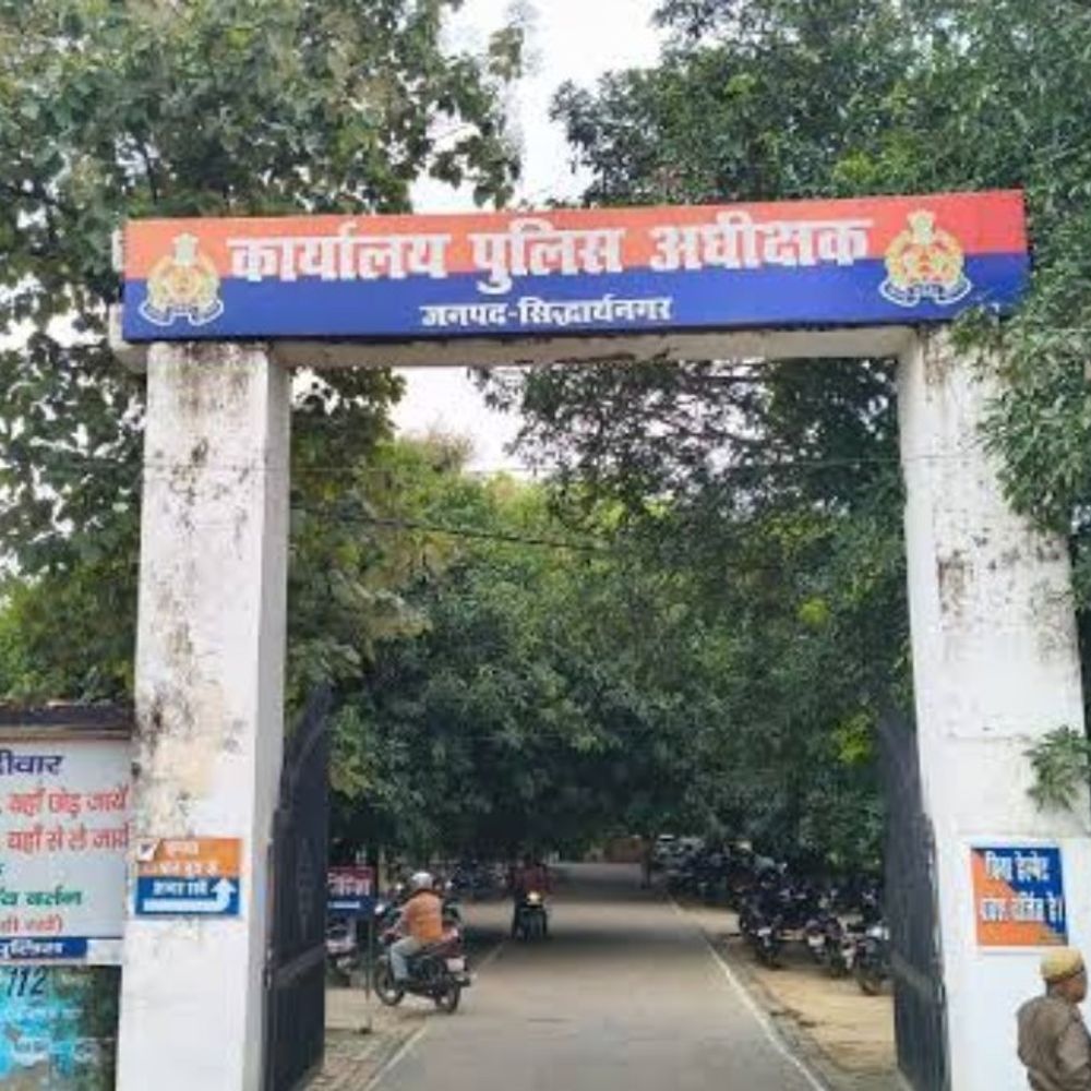 सिद्धार्थनगर में दहेज के लिए विवाहिता को घर से निकाला:दो लाख रुपए और बाइक की मांग का आरोप, पति समेत 6 पर केस