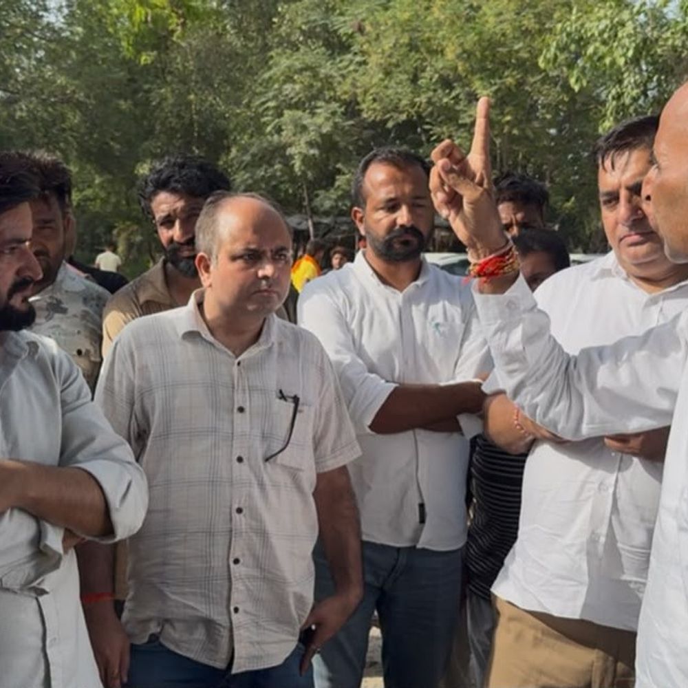 फाजिल्का में सरकारी अनाज में सुसरी, ग्रामीण परेशान:गांवों में फैली, बच्चों के कानों में घुस रही, ग्रामीणों ने गोदाम के बाहर धरना दिया