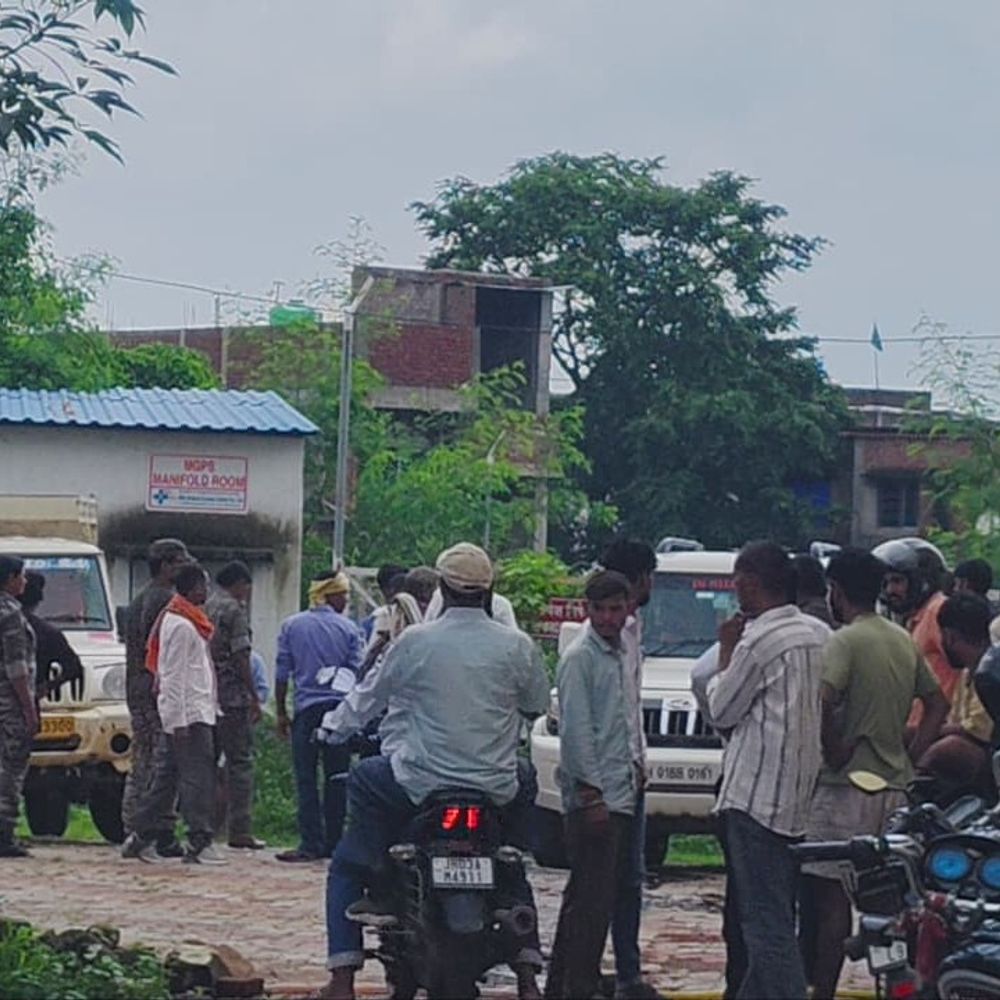 पलामू में सड़क हादसे में महिला की मौत:राखी बांधने जा रही थी मायके; बाइक अनियंत्रित होने से हुआ हादसा, पति घायल