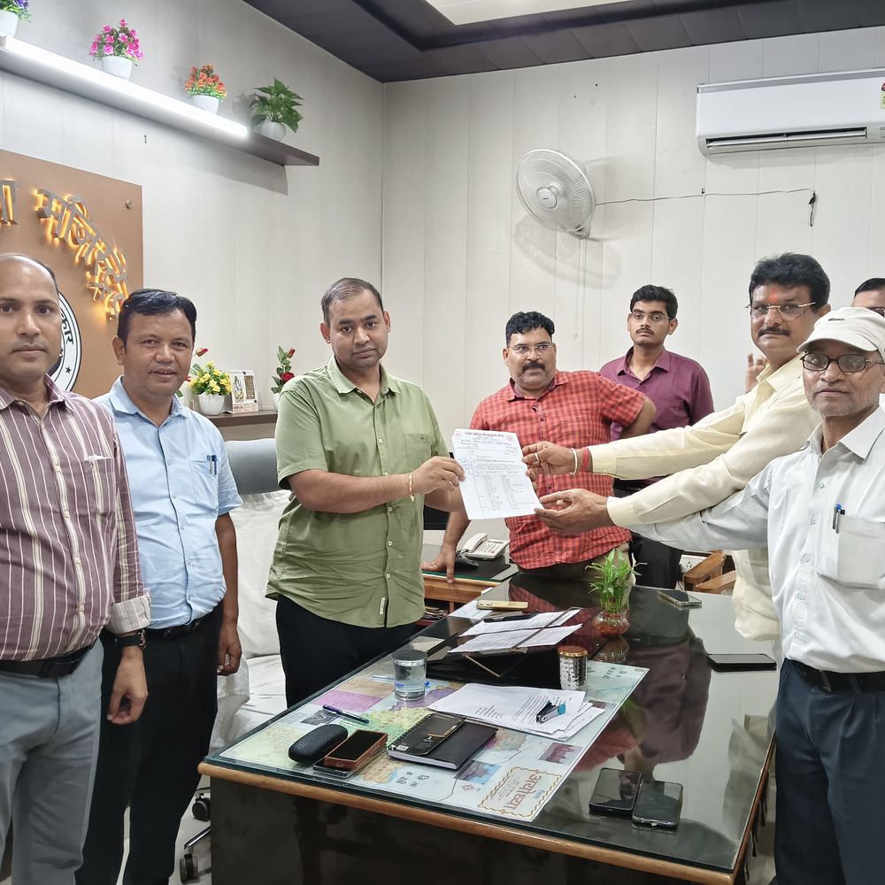 DM के प्रयास से लेखपालों की हड़ताल समाप्त:वार्ता के बाद कार्य बहिष्कार लिया वापस, 21 अगस्त से चल रहा था धरना प्रदर्शन
