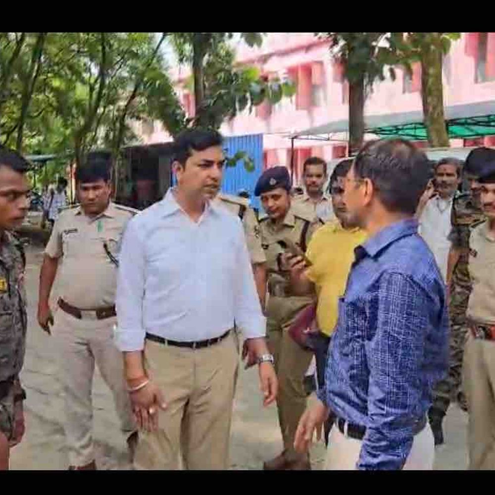 इंजीनियरिंग कॉलेज में तेल के छींटे पड़ने से छात्राएं घायल:मोतिहारी में मेस की लापरवाही पर DDC-SDO ने किया इंस्पेक्शन, प्रशासन सख्त