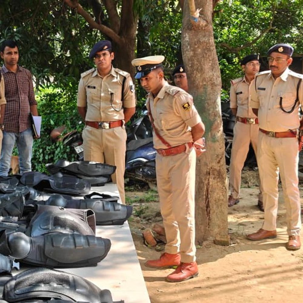 वरीय पुलिस अधीक्षक ने खिरहर थाना का निरीक्षण किया:कानून-व्यवस्था की समीक्षा की, ग्रामीण एसपी भी रहे मौजूद