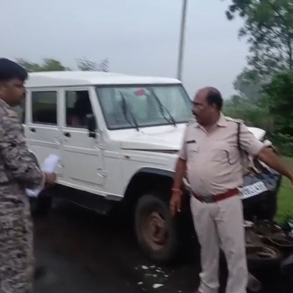 शिवपुरी में बोलेरो-बाइक की टक्कर, एक युवक की मौत:तीन लोग घायल; काजी फार्म हाउस के पास हादसा