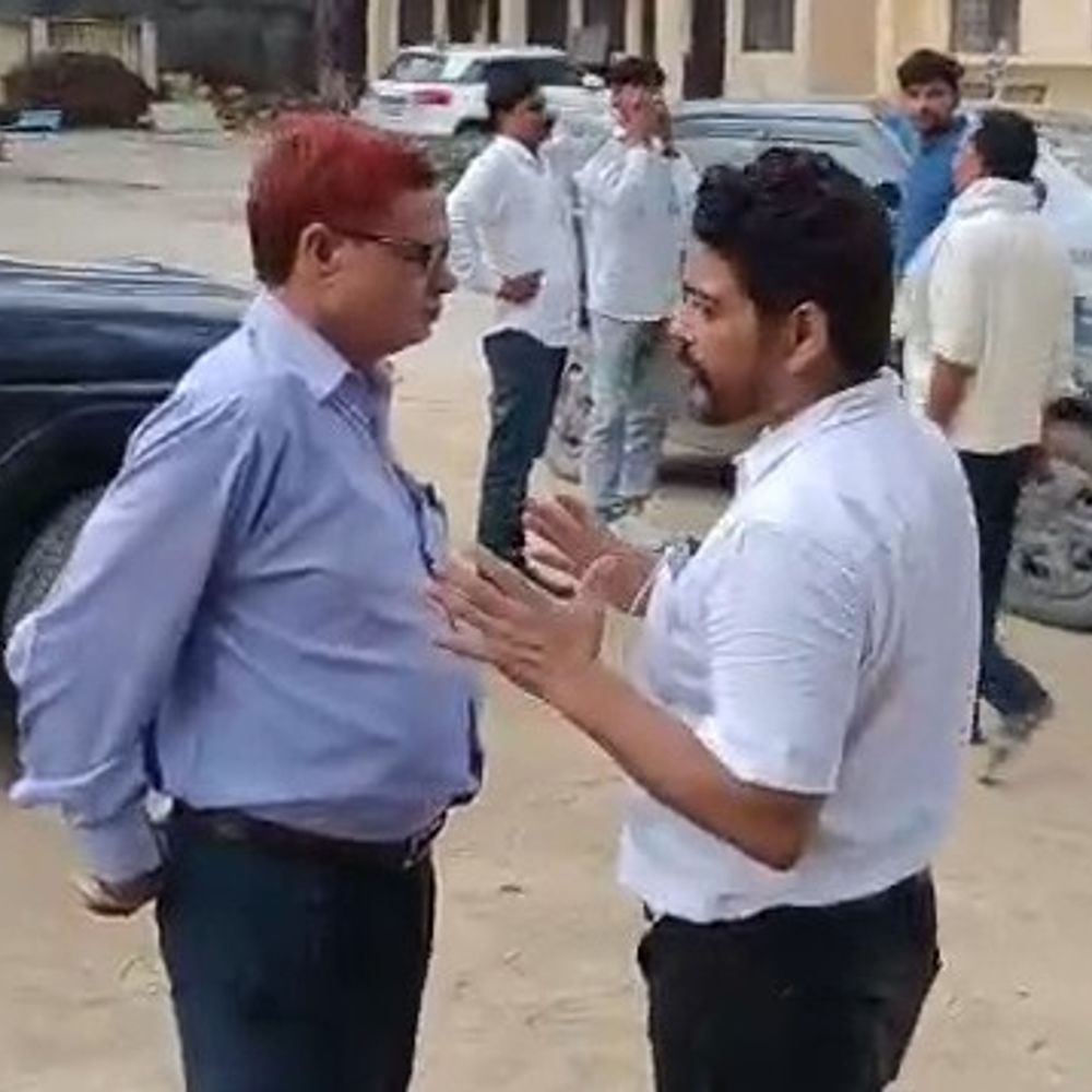 चकबंदी टीम पर हमला, 20 नामजद:100 अज्ञात पर केस दर्ज, गुरुवार को ग्रामीणों ने की थी हाथापाई; रजिस्टर छीना था