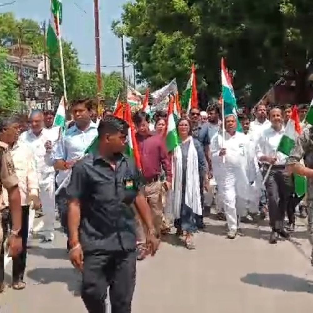 मंत्री बोले-‘देश की एकता-अखंडता बनाए रखना हमारा कर्तव्य’:नवादा में तिरंगा यात्रा का आयोजन, युवा-छात्र, नौजवान और बुजुर्ग शामिल