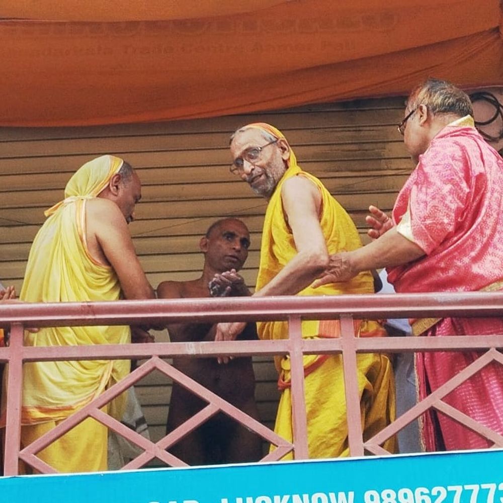 लखनऊ जैन मंदिर में विशेष धार्मिक उत्सव:251 दंपतियों ने रक्षाबंधन पर आहार दान किया