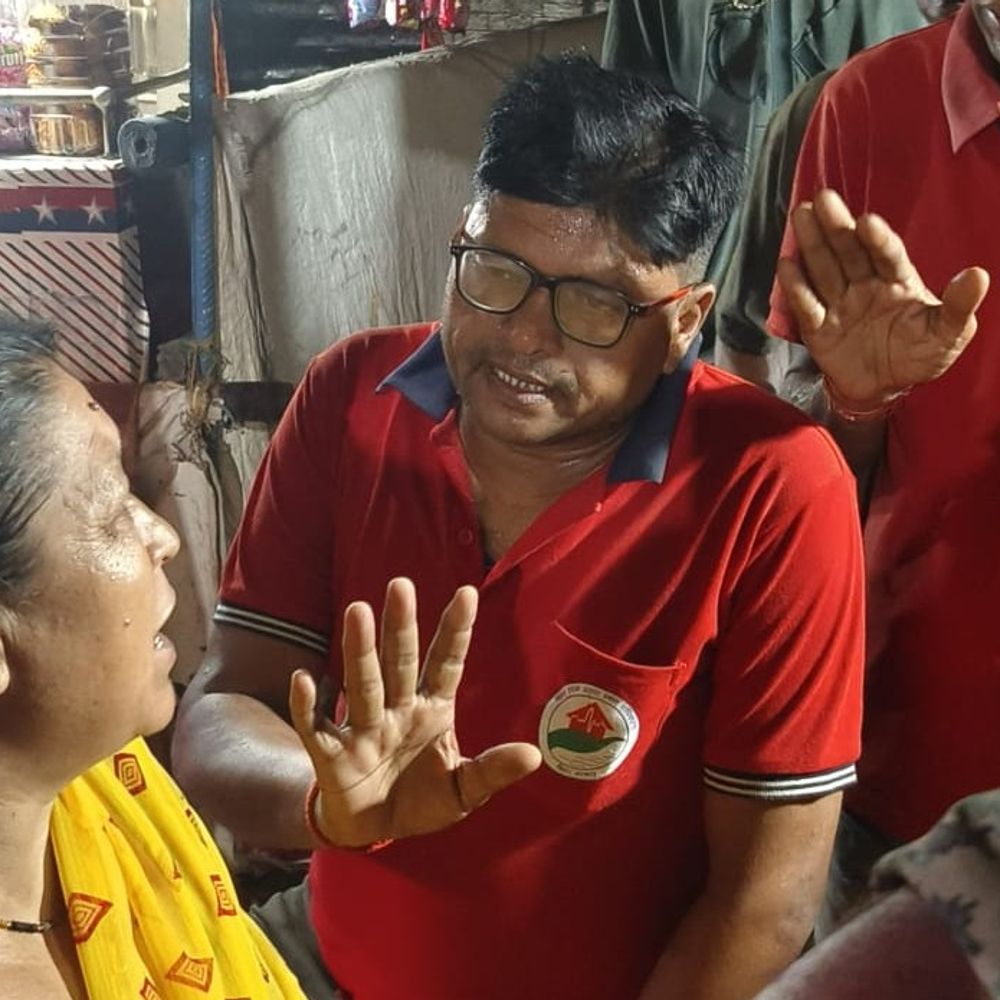जगदीशपुर में महिला ने गंगा में कूदने का प्रयास किया:घरेलू विवाद से परेशान महिला की आपदा मित्रों ने बचाई जान