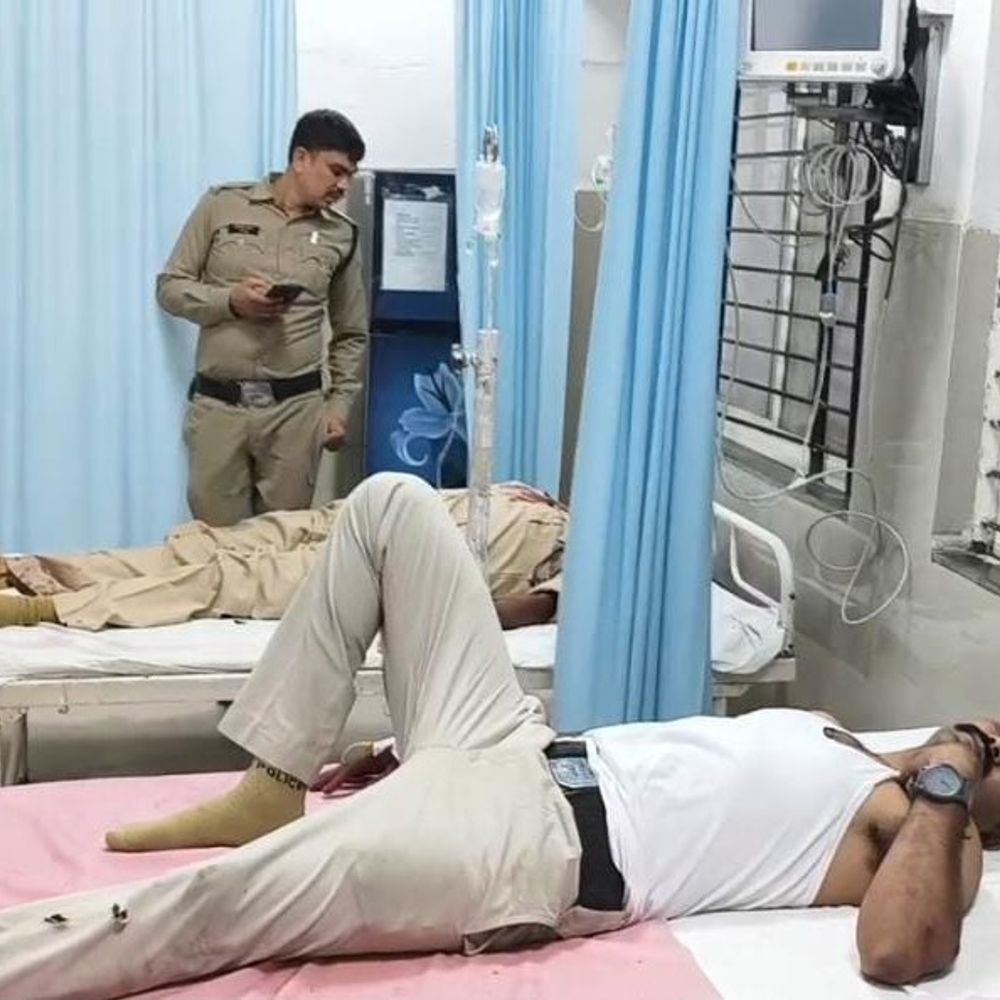 जेल ले जाते समय बाइक से कूदकर भागा आरोपी:बड़वानी में हथकड़ी समेत फरार, दो पुलिसकर्मी घायल