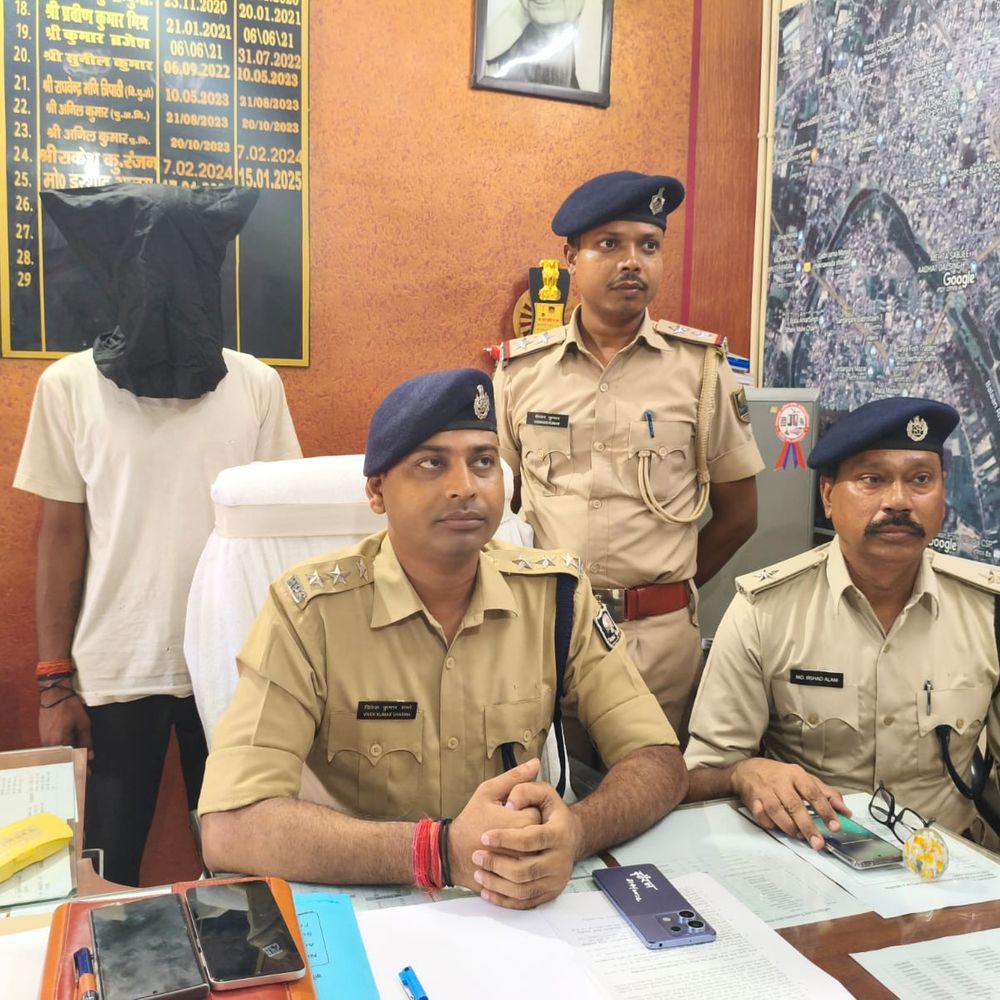 समस्तीपुर में लूटपाट करने वाला आरोपी गिरफ्तार:2 हमीने पहले तीन बदमाशों ने बाइक-मोबाइल लूटे थे, अन्य की गिरफ्तारी अभी बाकी