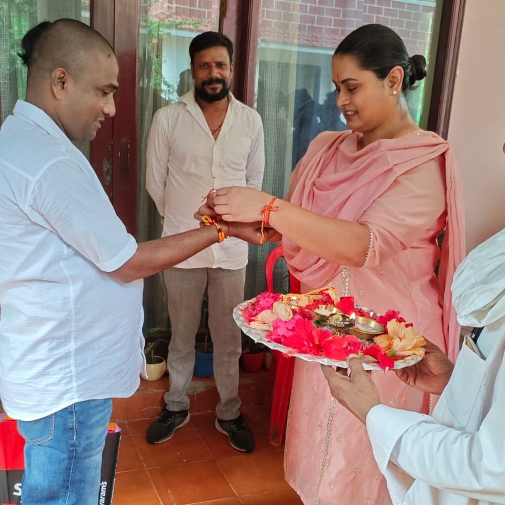 मंत्री श्रेयसी सिंह ने BJP कार्यकर्ताओं को बांधी राखी:जमुई में बोली- भाई मजबूत होंगे तो विकास कार्यों को मिलेगी नई गति