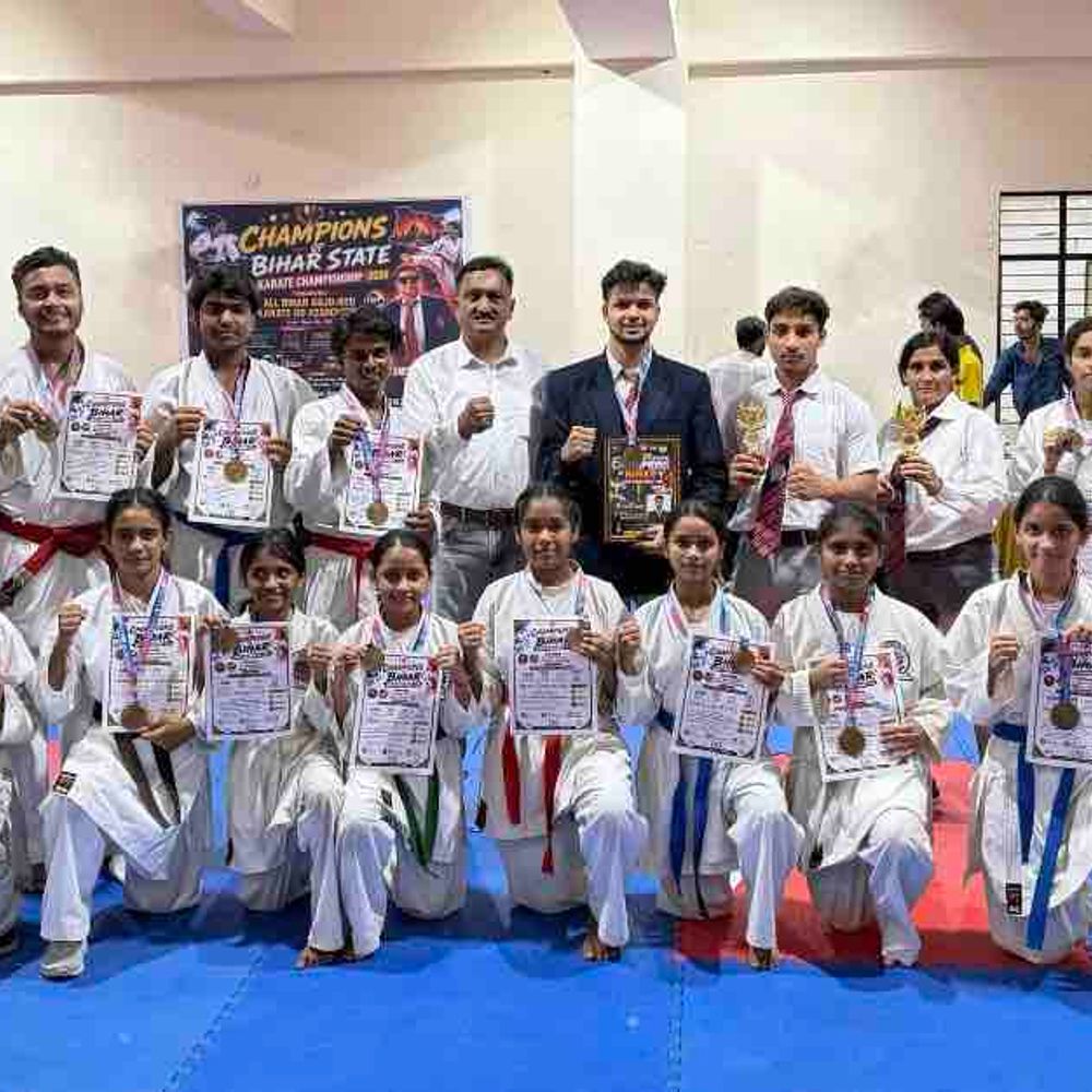 राज्य स्तरीय कराटे में कटिहार के खिलाड़ियों का दबदबा:पटना में आयोजित प्रतियोगिता में 18 स्वर्ण पदक जीतें