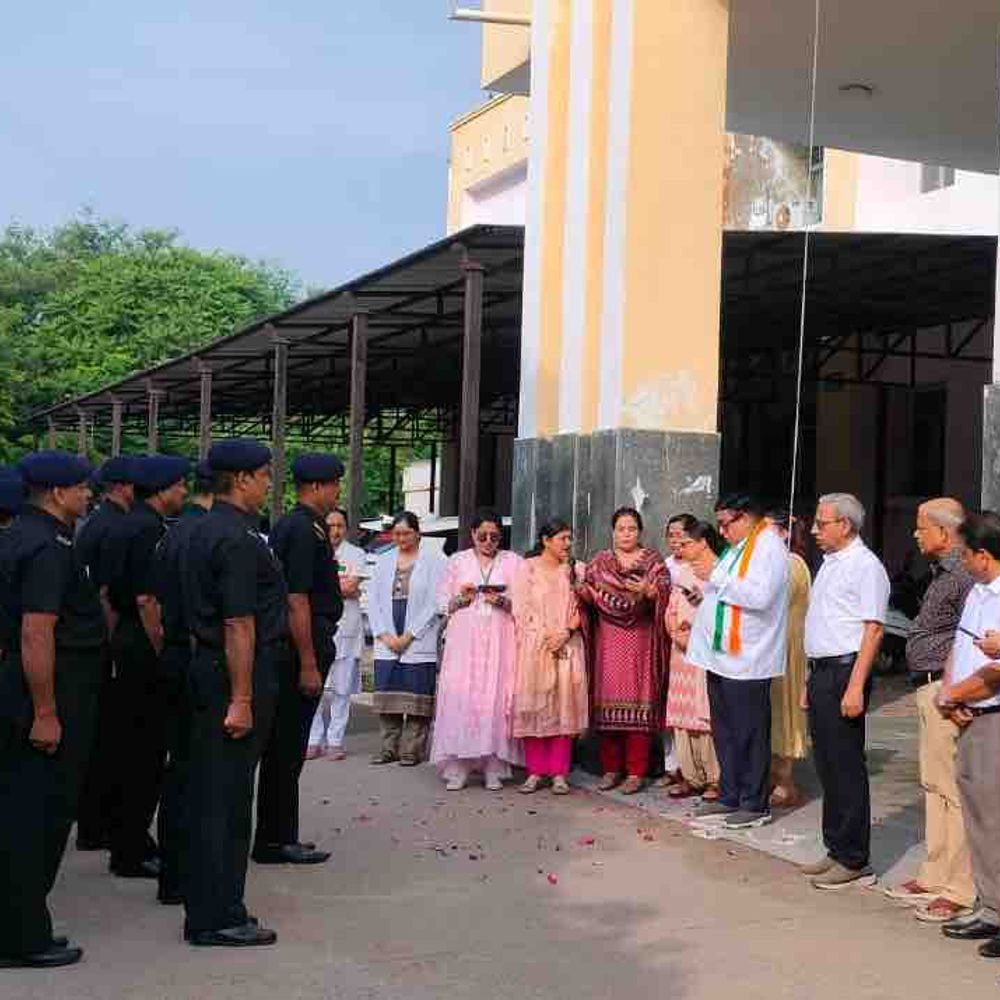 कांशीराम अस्पताल में गणतंत्र दिवस समारोह आयोजित:सीएमएस पीयूष मिश्रा ने किया ध्वजारोहण