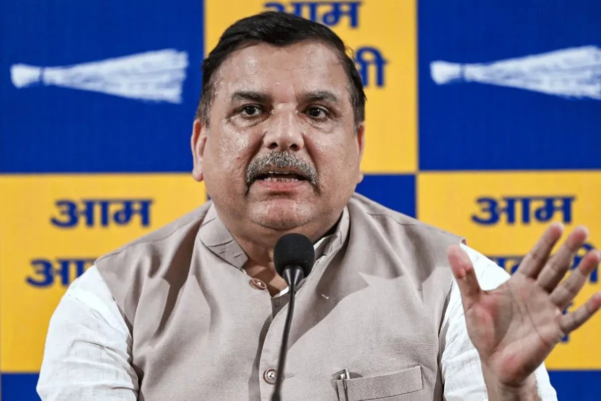 अब यूपी में AAP का स्कूल ठीक करो अभियान, संजय सिंह ने दिखाए सरकारी स्कूलों के वीडियो, जारी किया हेल्पलाइन नंबर