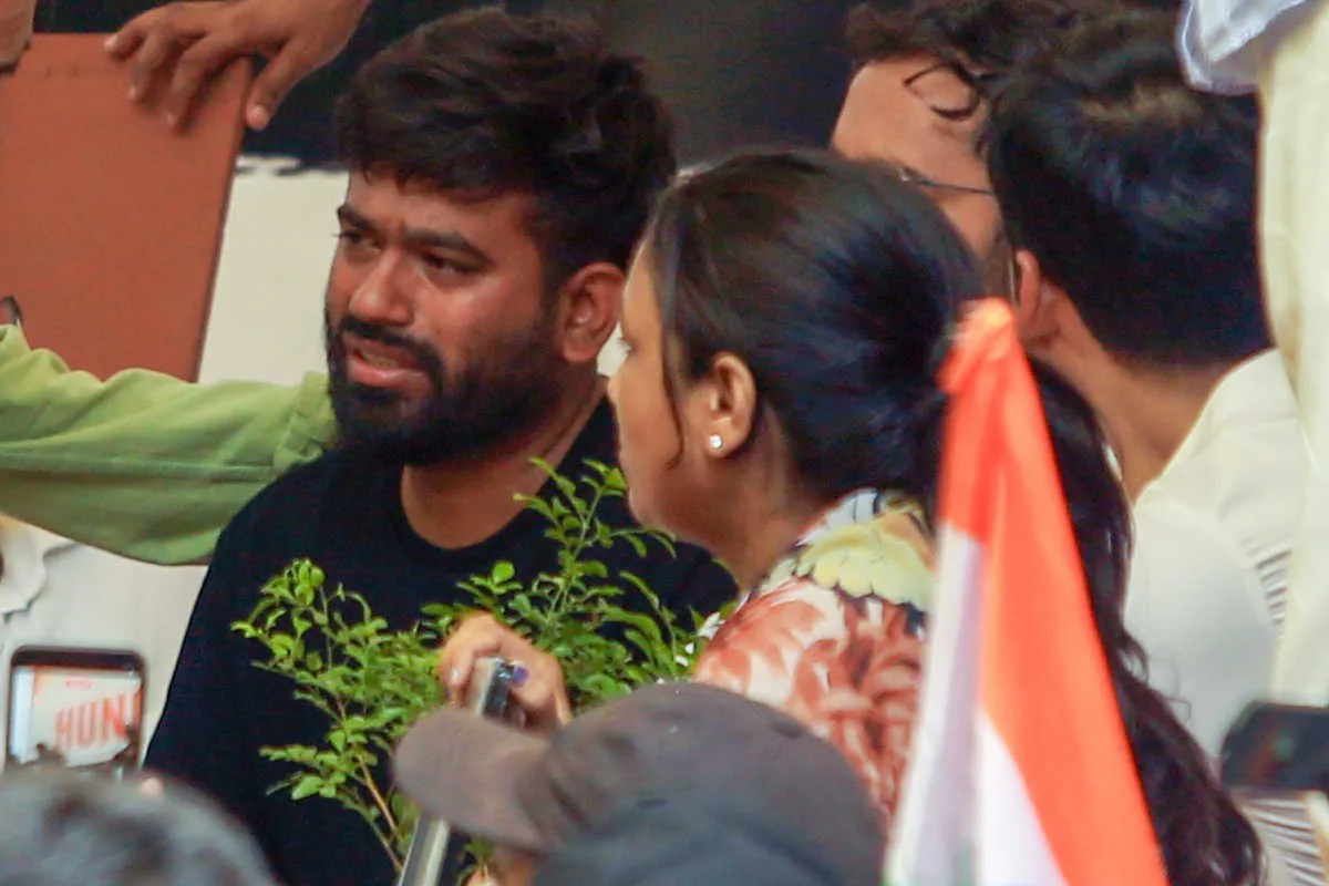 ‘देश को तिलचट्टे नहीं, तितलियां चाहिए’, रांची में छात्रों के प्रदर्शन पर आनंद दुबे का अभिजीत दिपके पर निशाना