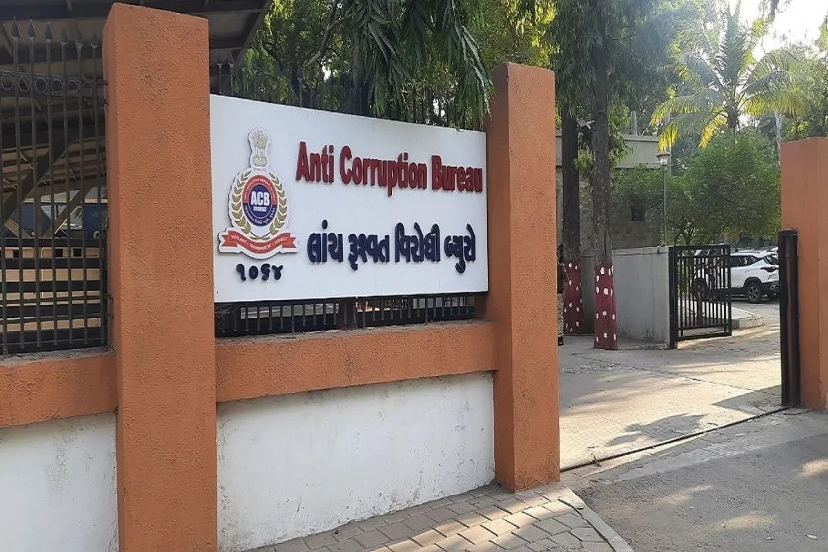 Ahmedabad: राज्य कर अधिकारी, निरीक्षक 25 हजार की रिश्वत लेते रंगे हाथों गिरफ्तार