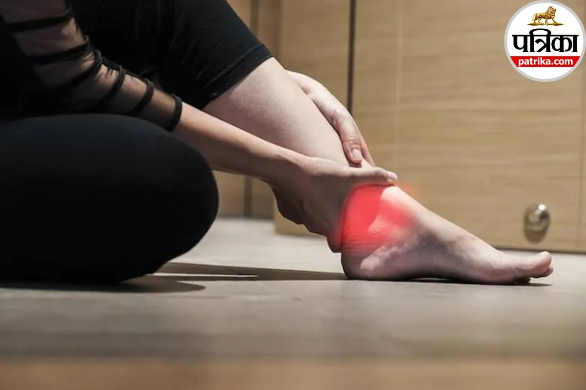 Achilles tendon के फटने पर एड़ी के पास तेज दर्द और सूजन, मेयो क्लिनिक से जाने इसके कारण
