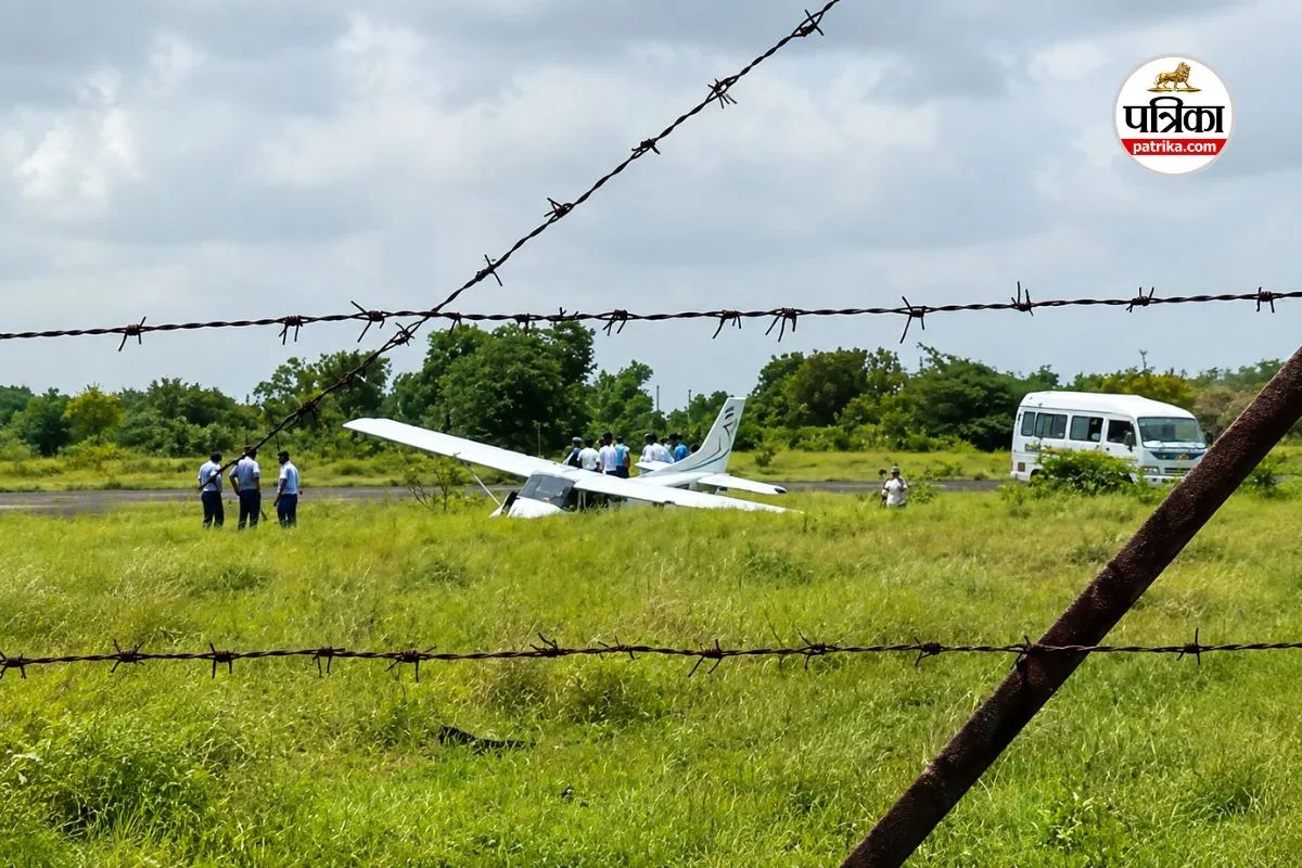 Baramati Plane Crash: बारामती रनवे पर लैंडिंग के दौरान ट्रेनी विमान क्रैश, बाल-बाल बची पायलट की जान; सुरक्षा पर उठे सवाल