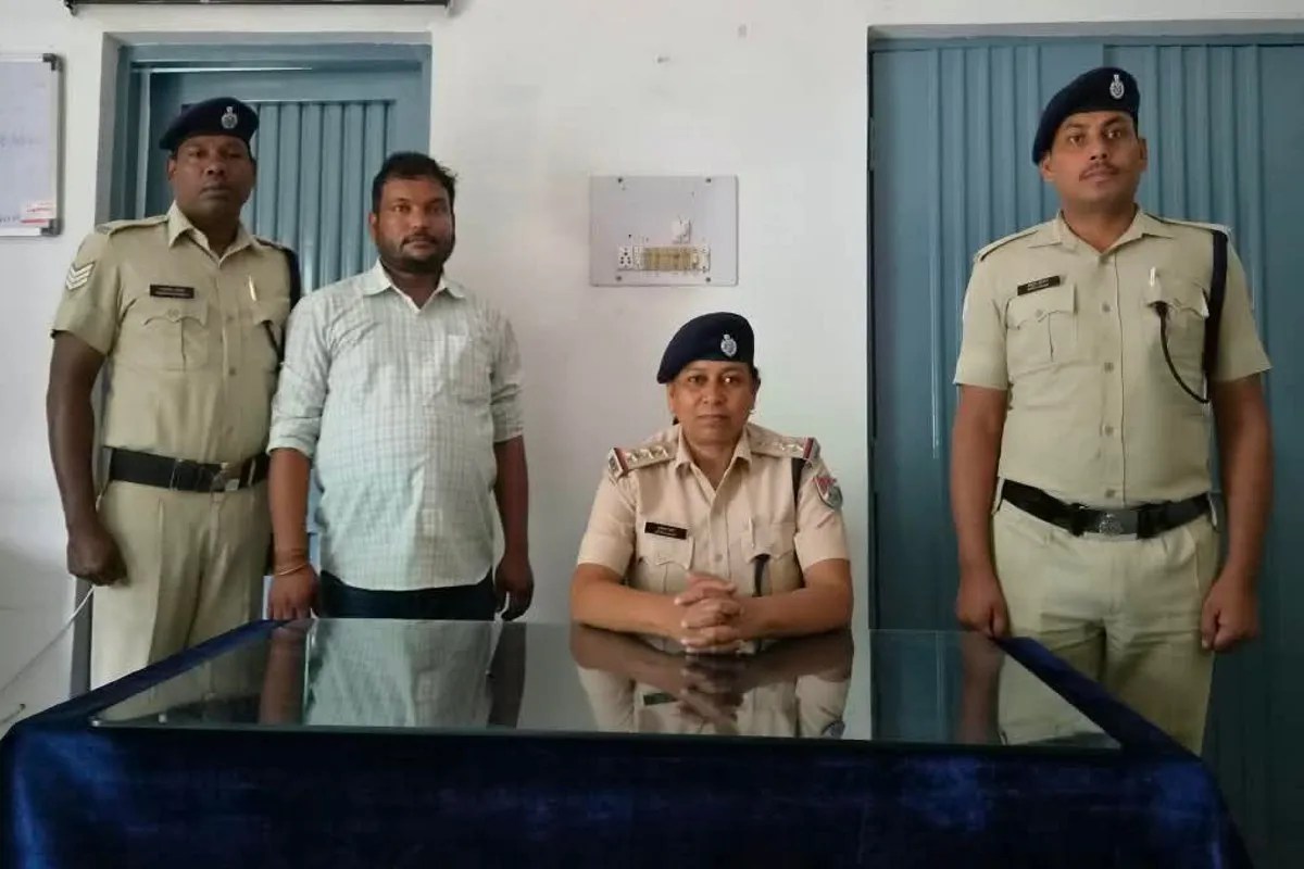 Surajpur News: रेलवे के तत्काल रिजर्वेशन टिकट के अवैध कारोबार में शामिल था बस ड्राइवर, RPF ने किया गिरफ्तार
