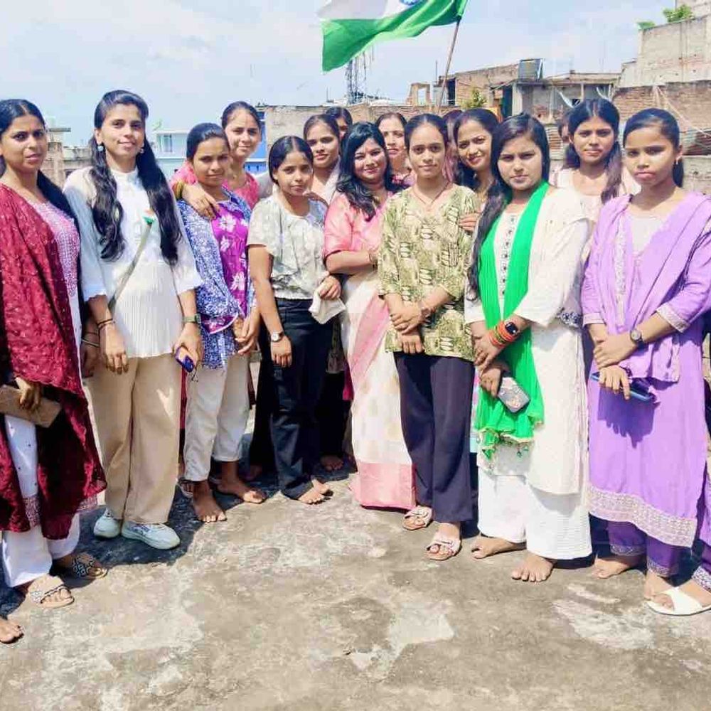 रक्सौल में ‘बेटी बचाओ, बेटी पढ़ाओ’ अभियान:जिलाध्यक्ष प्रियंका गुप्ता 200 बेटियों को बना चुकी हैं आत्मनिर्भर, जरूरतमंद लड़कियों को सिलाई का दिया प्रशिक्षण