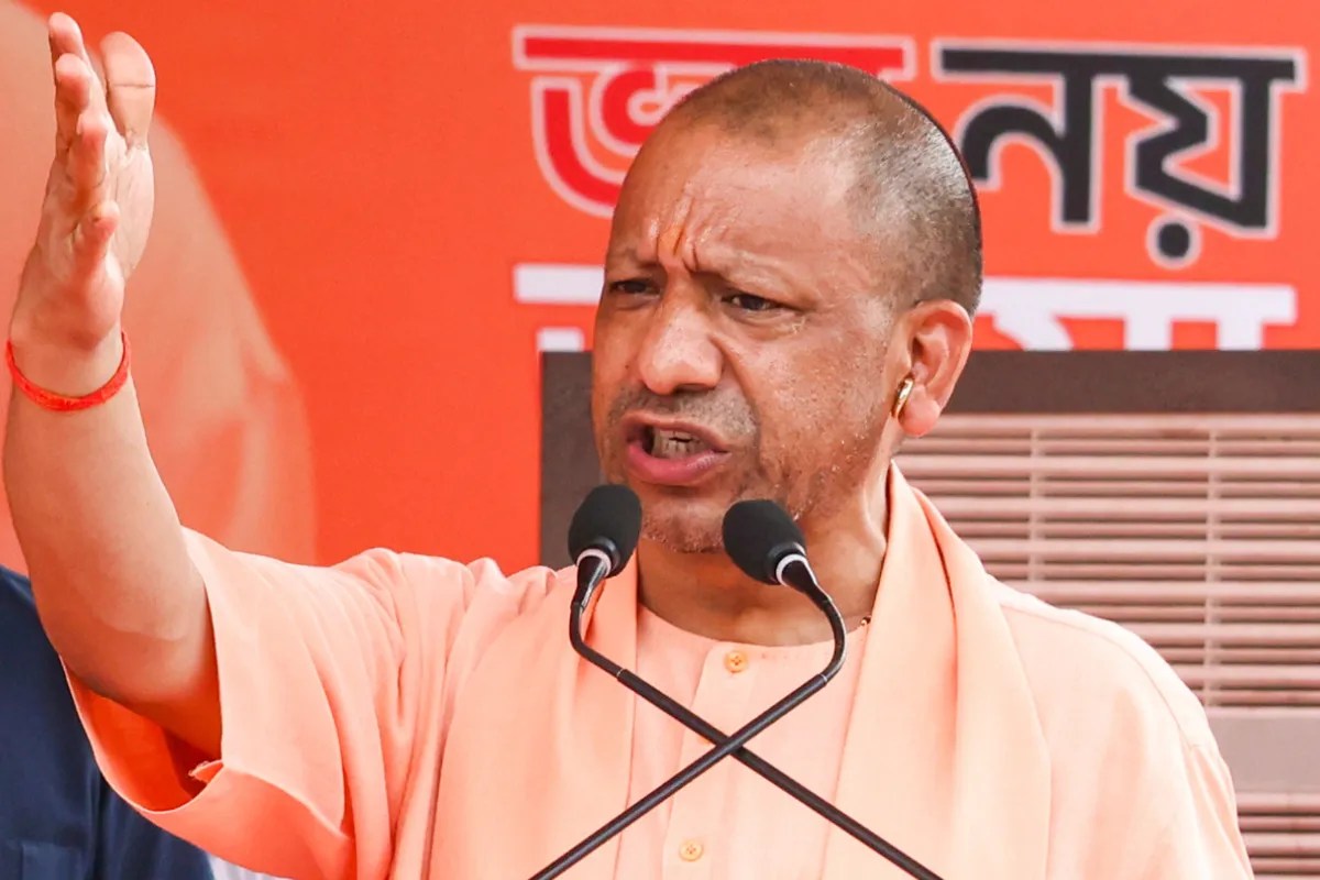 Yogi सरकार का बड़ा एक्शन, भ्रामक वीडियो बनाने वालों पर होगी FIR; DM खुद करेंगे स्कूलों की जांच