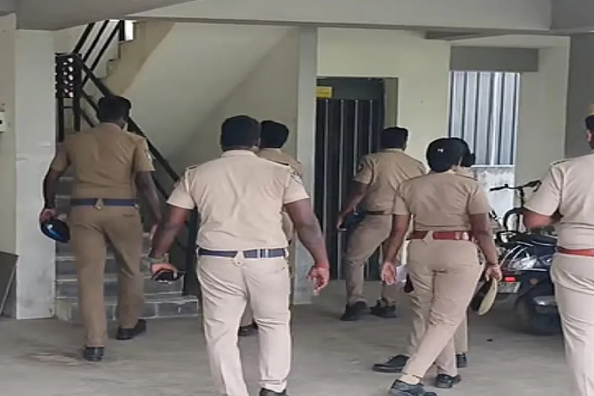 Chennai News: 100 से अधिक पुलिसकर्मियों की हॉस्टलों में छापेमारी, छात्रों के कमरों से गांजा और उपकरण मिले