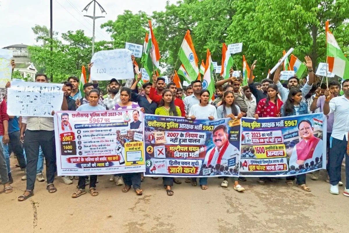 1600 पद अब भी खाली, आरक्षक भर्ती की सेकंड लिस्ट को लेकर कवर्धा में बवाल, युवाओं ने दी उग्र आंदोलन की चेतावनी