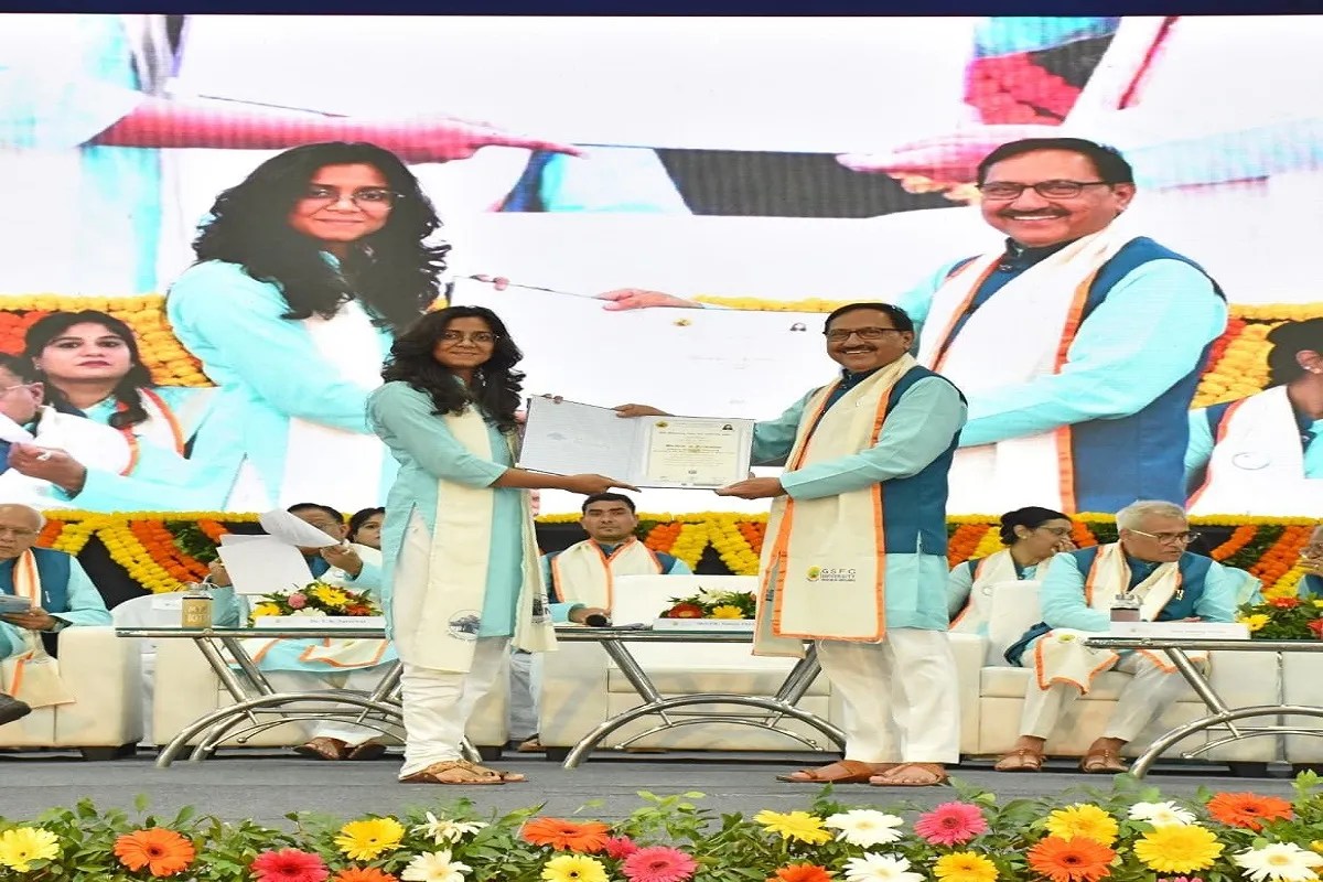 जीएसएफसी यूनिवर्सिटी के दीक्षांत समारोह में 17 में से 12 गोल्ड मेडल छात्राओं के नाम