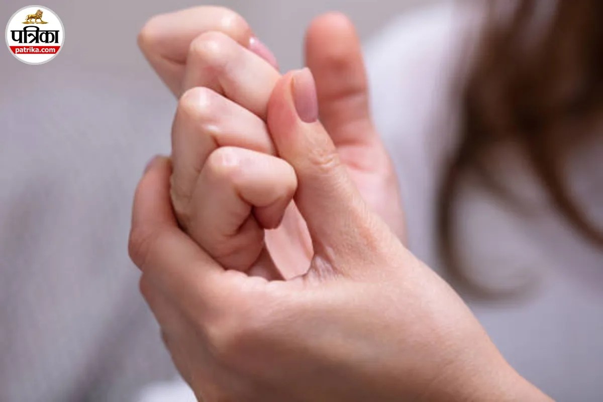 Cracking Knuckles: क्या उंगलियां चटकाने की आदत से बढ़ जाता है गठिया होने का खतरा? Cleveland Clinic और Mayo Clinic से जानें