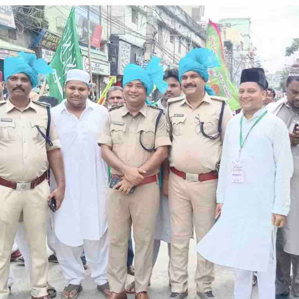 कटिहार में शांतिपूर्ण माहौल में संपन्न हुआ ईद-मिलाद-उन-नबी:सुरक्षा को लेकर मुस्तैद रहा पुलिस प्रशासन, संवेदनशील इलाकों में विशेष निगरानी