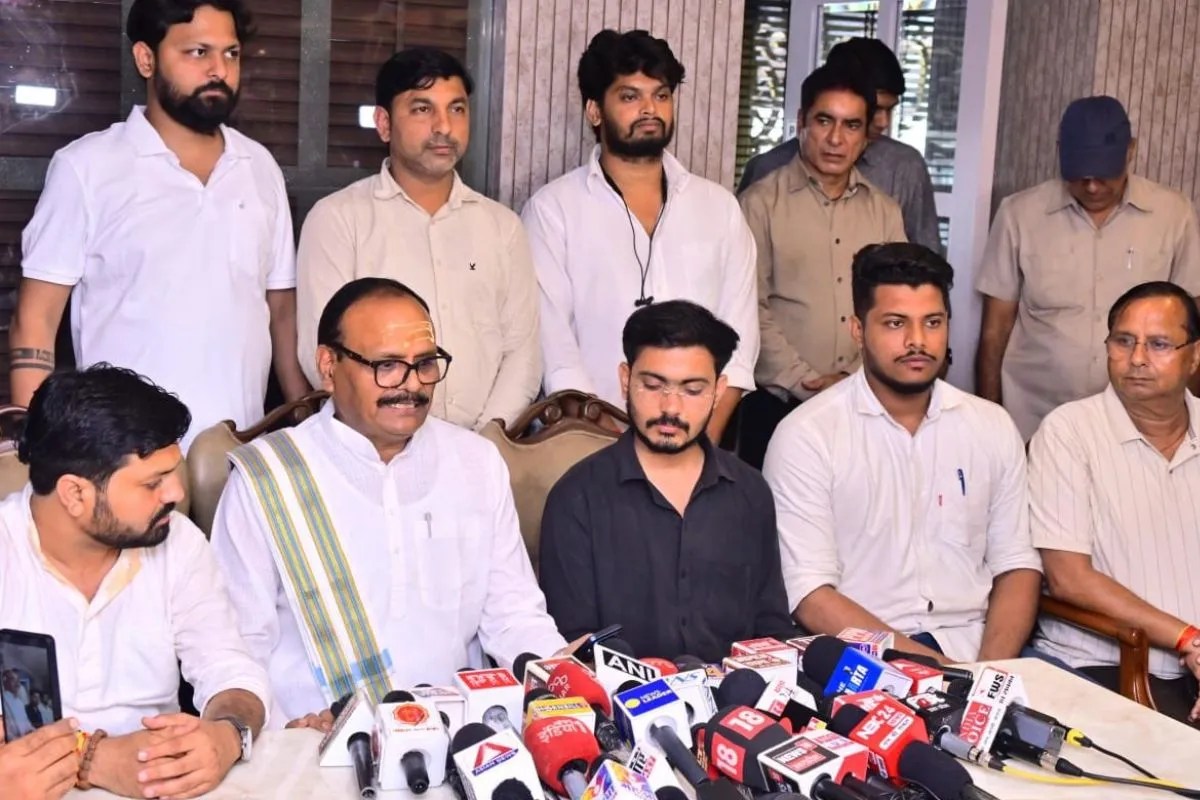 आरक्षण आंदोलनकारियों से मिले डिप्टी CM ब्रजेश पाठक; बोले- जल्द होगी केंद्रीय मंत्री से बात, छात्र नेताओं के साथ की प्रेस-कॉन्फ्रेंस
