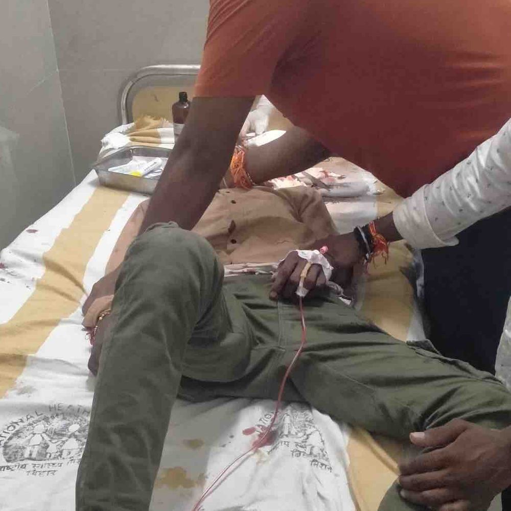 इस्लामपुर में बाइक दुर्घटना, युवक गंभीर घायल:कोरमा के पास बाजार से लौटते समय हुआ हादसा