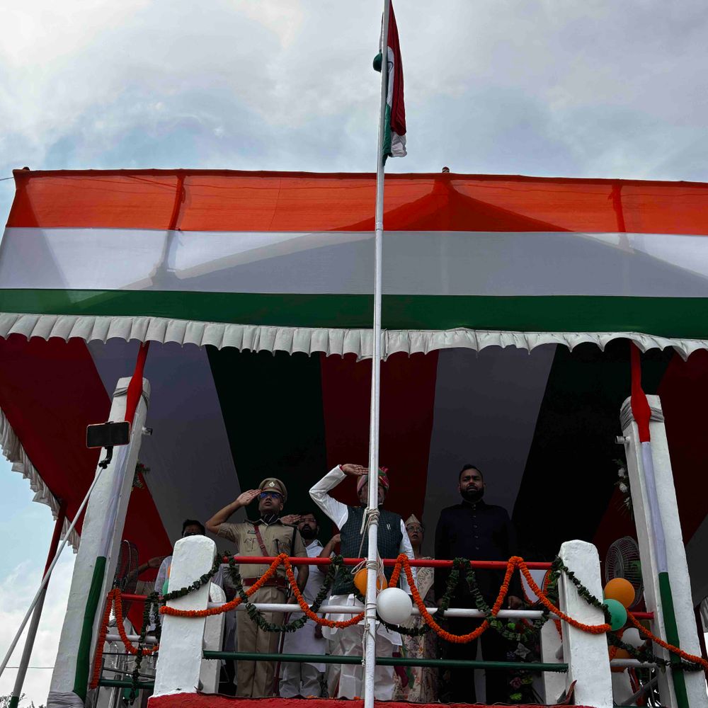 मोतिहारी में प्रभारी मंत्री श्रवण कुमार ने किया फ्लैग होस्ट:परेड की ली सलामी, पहली बार मुख्य मंच से गूंजा वंदे मातरम्; बोले-शिक्षा, स्वास्थ्य पर सरकार का जोर