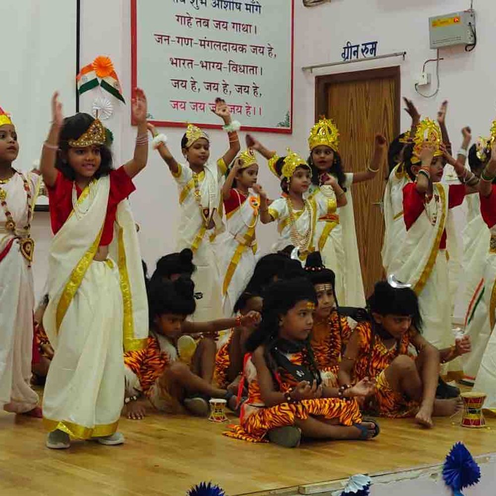 गोरखपुर PAC में धूमधाम से मना स्वतंत्रता दिवस:सेनानायक ने फहराया तिरंगा, जवानों ने लिया देश की रक्षा का संकल्प