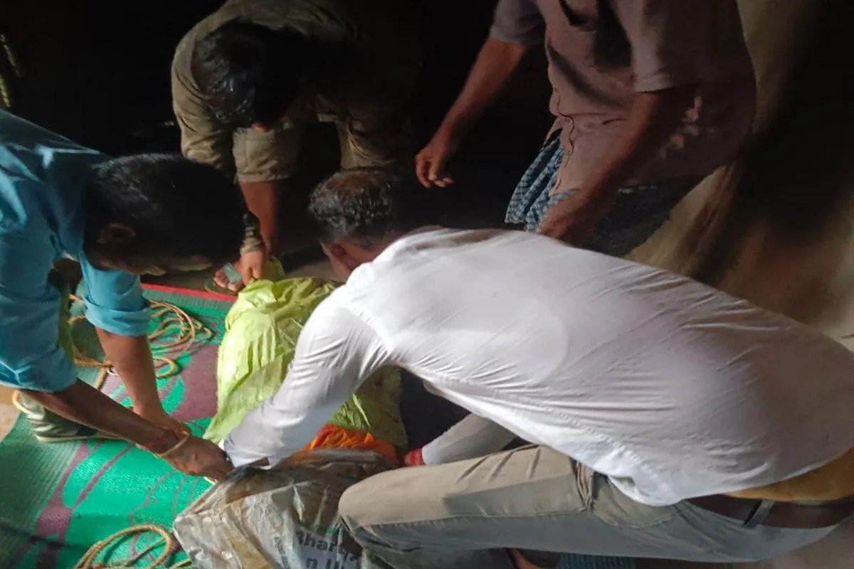 Surguja Double Murder: बेटे ने की माता-पिता की नृशंस हत्या, फिर बोरियों में लाश भरकर लगाने जा रहा था ठिकाने
