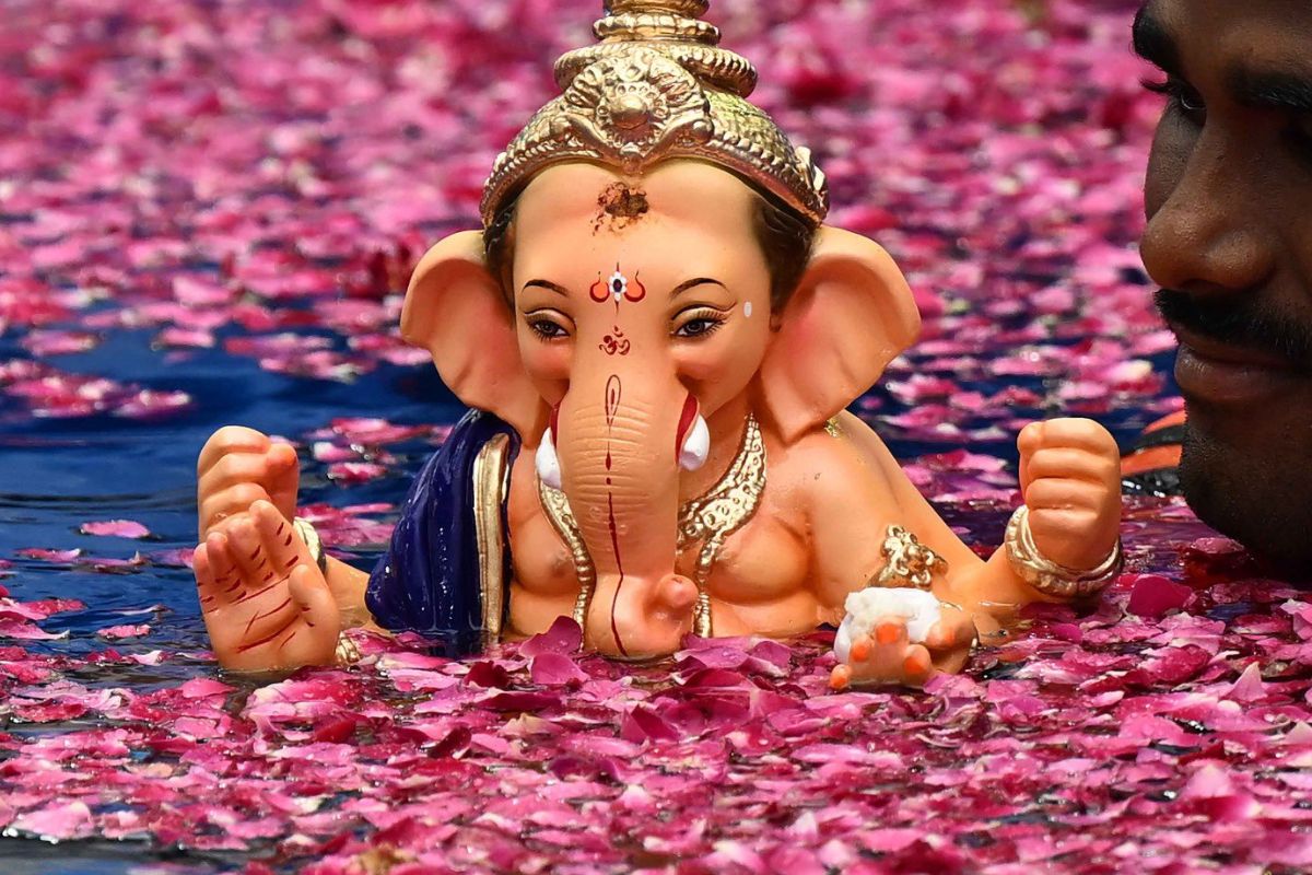 मुंबई में गणेश पंडाल के लिए सड़क खोदी तो खैर नहीं, हर गड्ढे के लिए देना होगा 2000 रुपये का जुर्माना