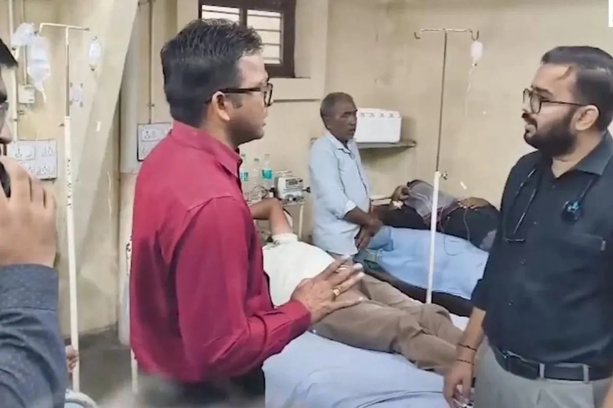 शराबबंदी वाले गुजरात में नकली शराब पीने से सात लोगों की मौत, चार पुलिसकर्मी निलंबित, 21 पर मामला दर्ज