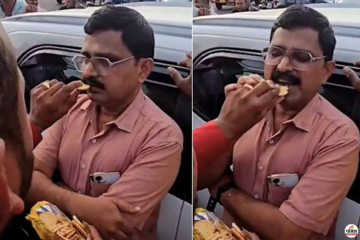 FDA अफसर को गुस्साई भीड़ ने जबरन खिलाए एक्सपायर्ड बिस्किट, लोग बोले- रिश्वत लेकर दुकानदार को बचा रहा था