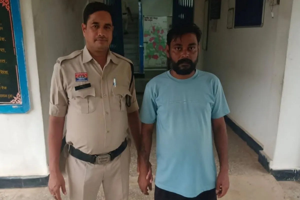 Surguja Crime: 20 हजार की चोरी के शक में युवक ने महिला को बेदम पीटा, पति से बोला- तुम्हारी पत्नी बेहोश पड़ी है, हुई मौत