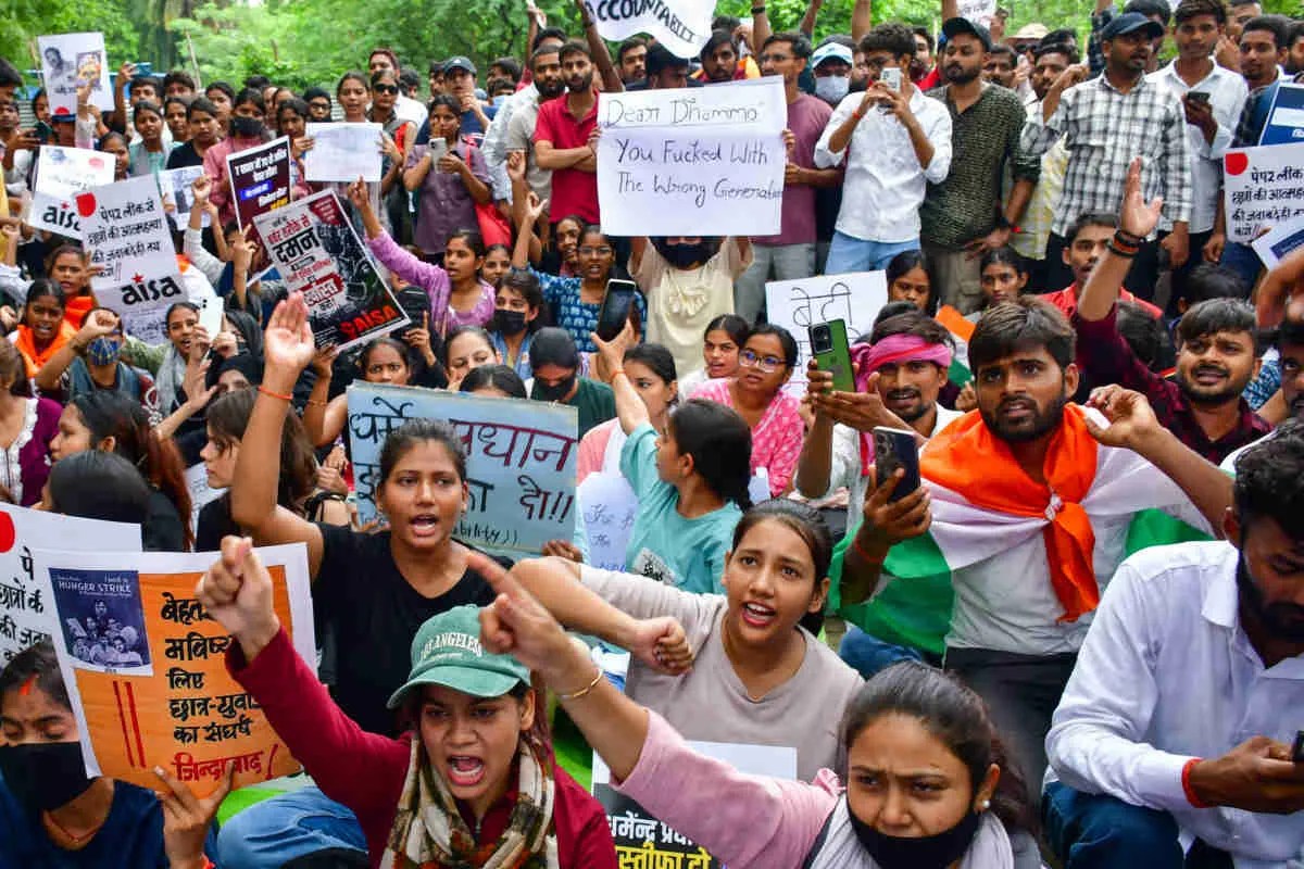 नीट पेपर लीक के खिलाफ प्रदर्शन करने वाले छात्रों को राहत, महाराष्ट्र में दर्ज सभी केस वापस लेने की प्रक्रिया शुरू